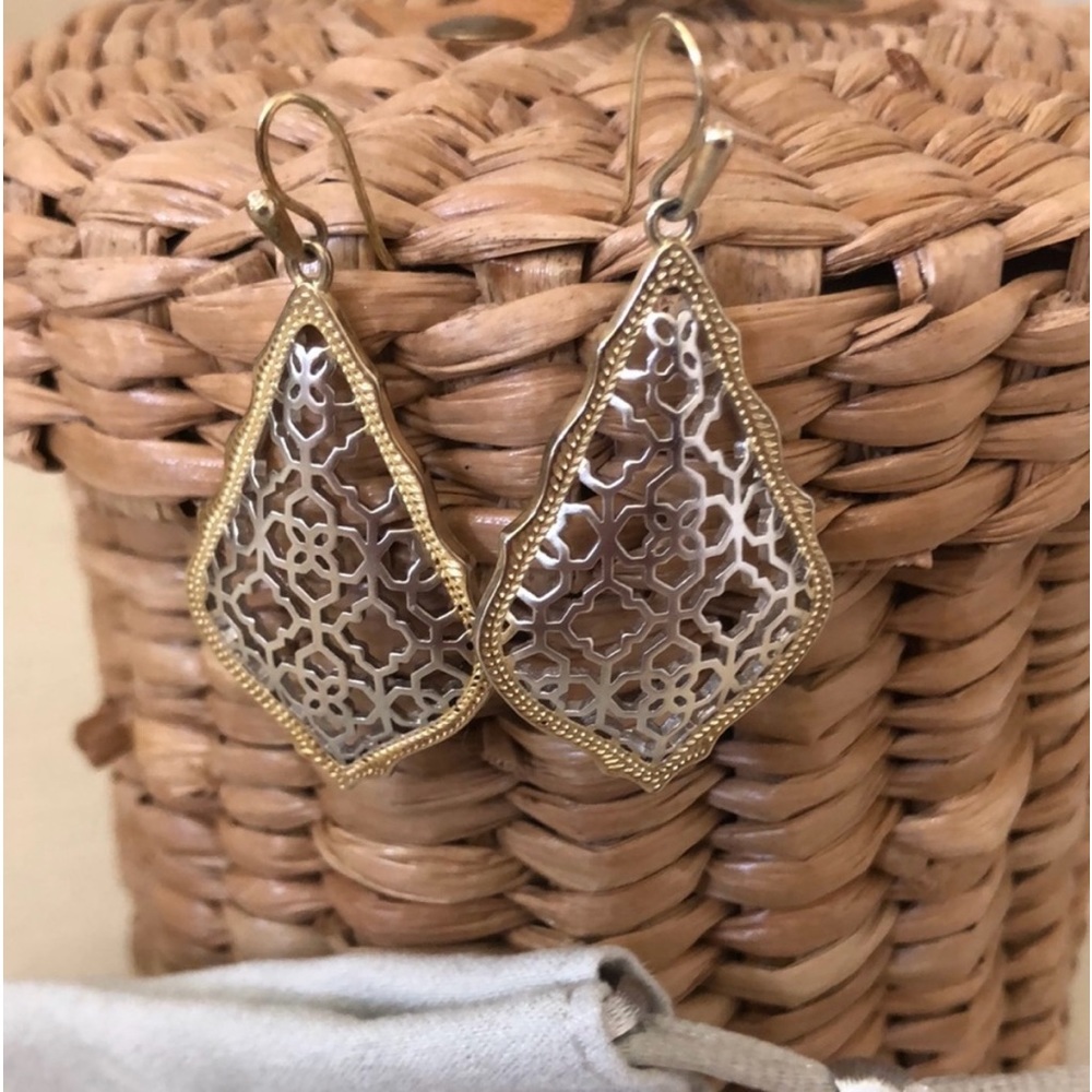 Kendra Scott Addie Filagree earrings.  Like new !